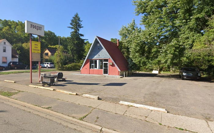 Chicken Coop - Kalamazoo - 1200 W Paterson (newer photo)